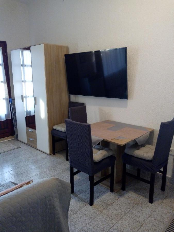 Apartmani Alma Pula Exterior photo