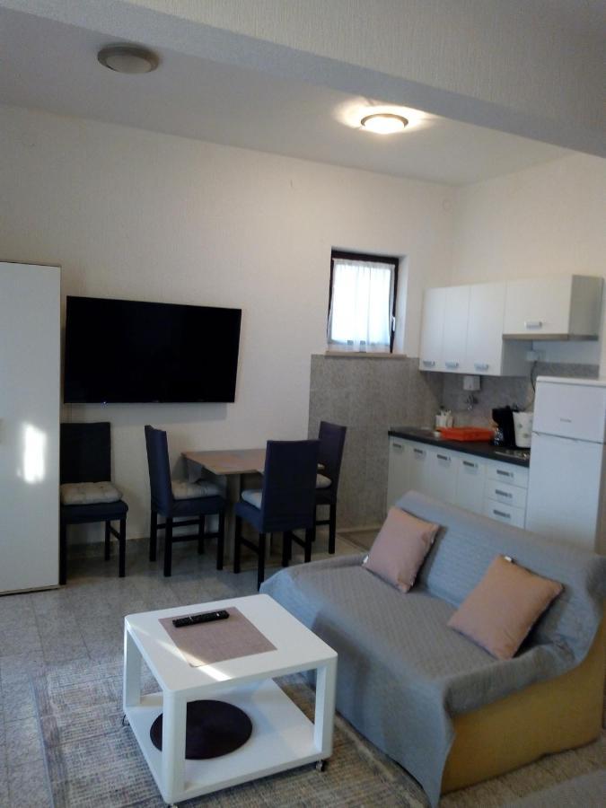 Apartmani Alma Pula Exterior photo