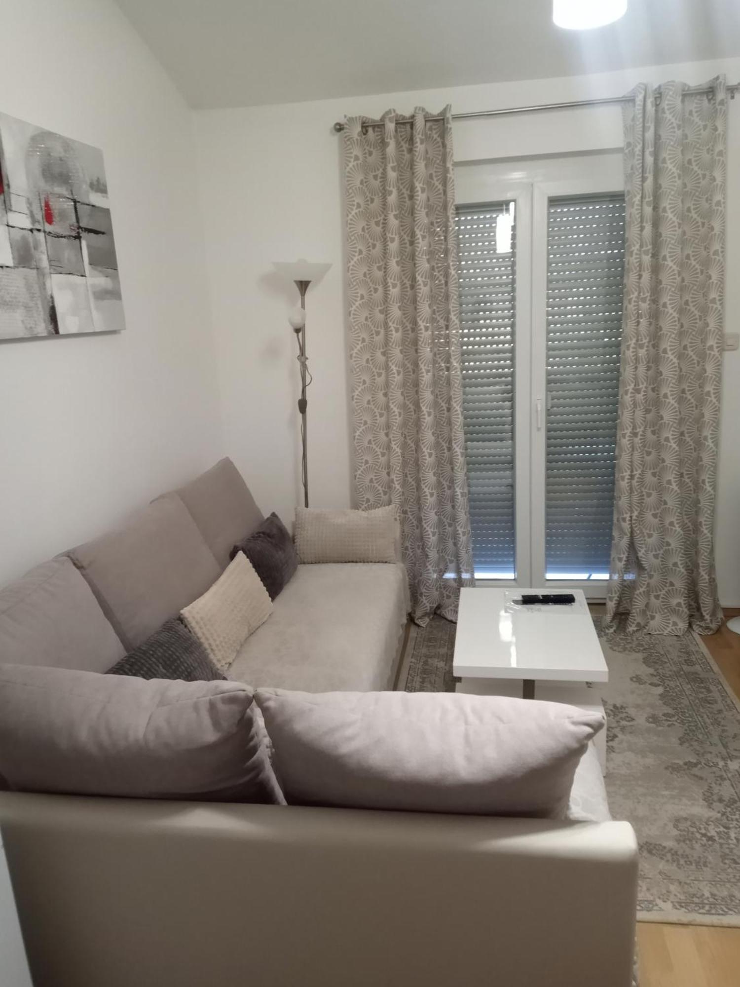 Apartmani Alma Pula Exterior photo