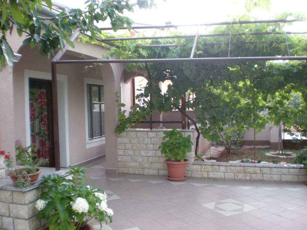 Apartmani Alma Pula Exterior photo